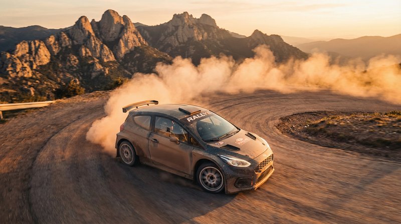 精东跑车视频分享：山路拉力赛